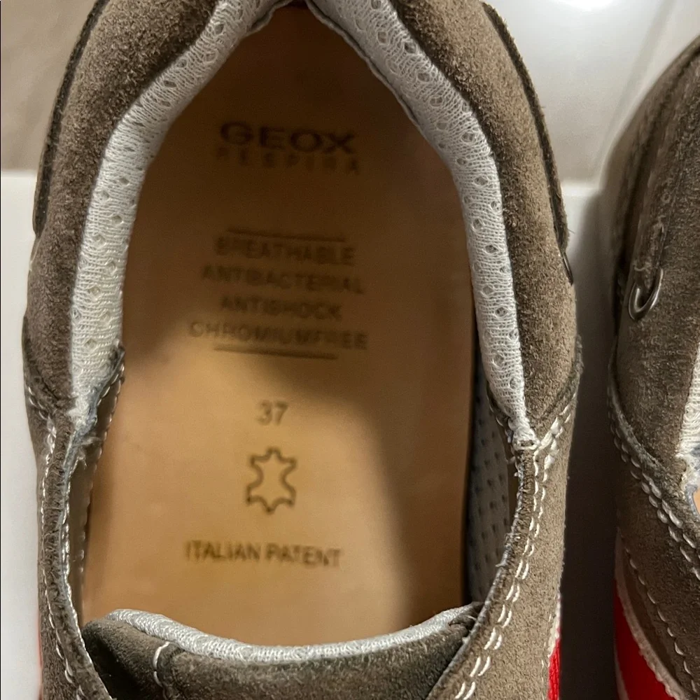 🔥🔥Geox Boys Slip-On Loafers in tan color